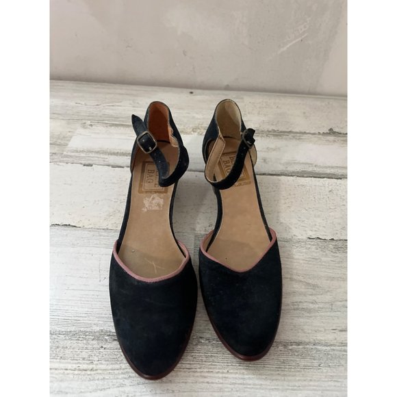 Beene Bag woman’s black suede like leather closed toe shoe with ankle strap - Picture 1 of 6